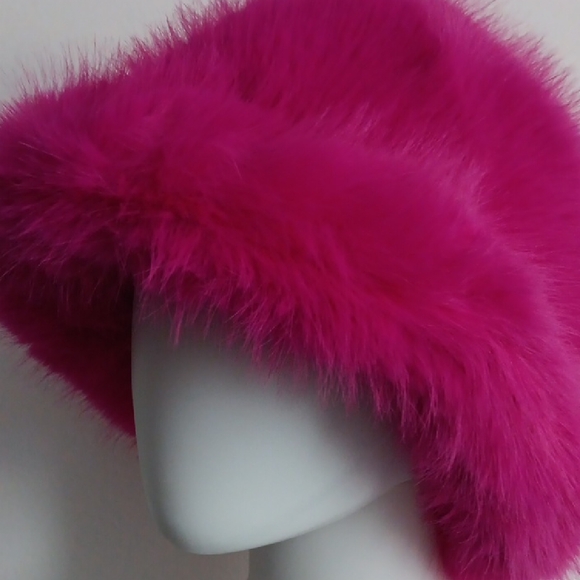 Chic Fuchsia Fur Hat - Picture 4 of 4
